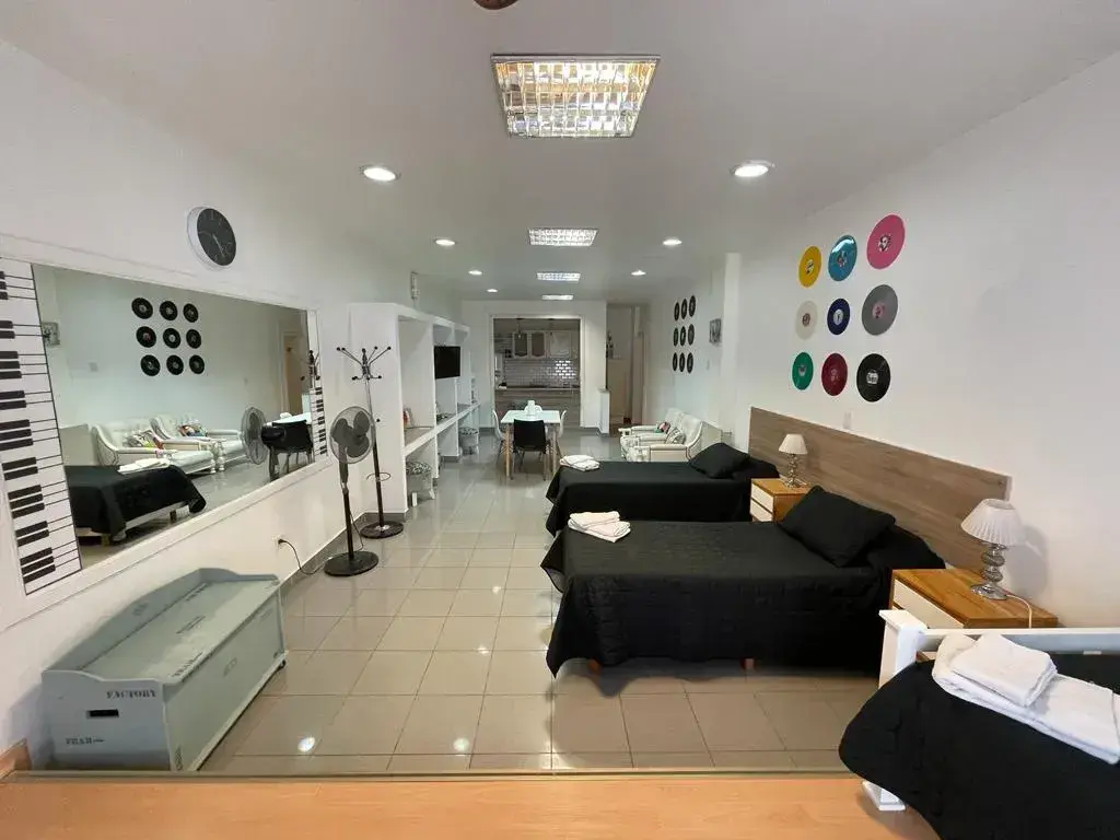 Habitación con cama matrimonial